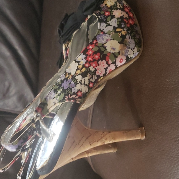 Cute Sexy Heels Floral Print - Picture 6 of 6